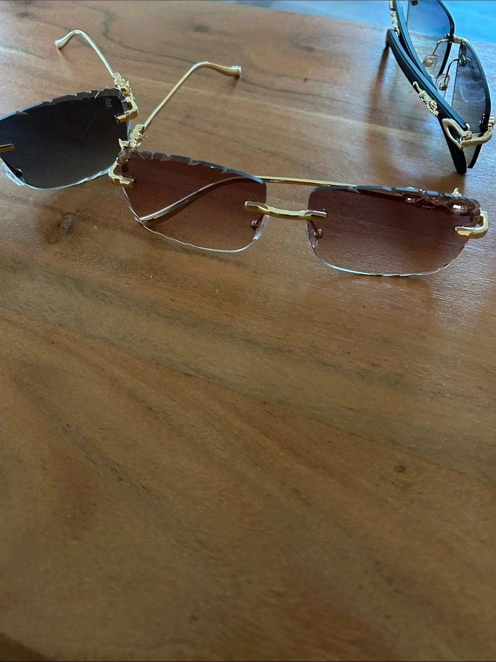 Men's Rimless Sunglasses with Gold Accent and Black Gradient Lenses